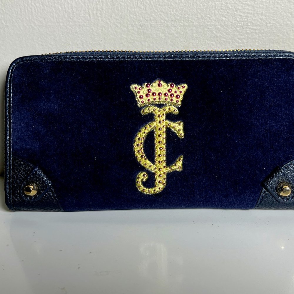 Juicy Couture Crown Cameo Velour wallet-NEW